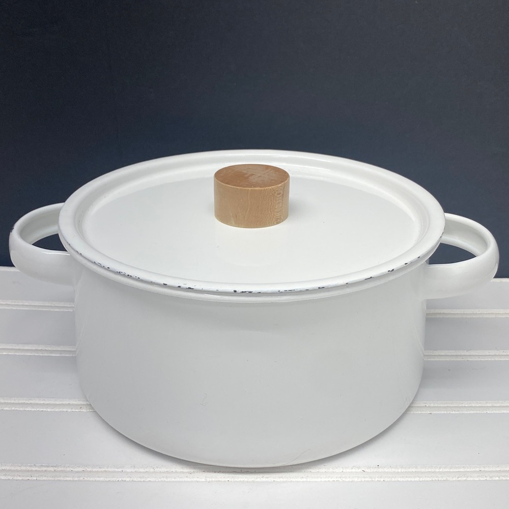 Kaico Sauce Pot and Lid by Makoto Koizumi Enamel with Bamboo Handles 1.6 Liters